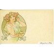 Femme se coiffant
