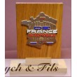  FRANCE (1964) BADGE XIIIe TOUR DE FRANCE AUTO SUR PRESENTOIR 1964