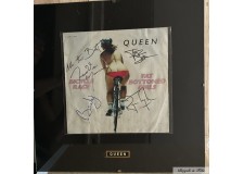 "QUEEN/BICYCLE RACE" 4 autographs