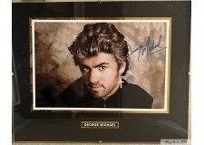 "GEORGE MICHAEL" color photo autographed