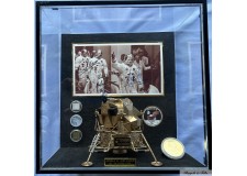 "APOLLO XI- LUNAR MODULE EAGLE"  photo  dédicacée et objets avec certificat