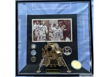 "APOLLO XI- LUNAR MODULE EAGLE" ensemble photo dédicacée et objets